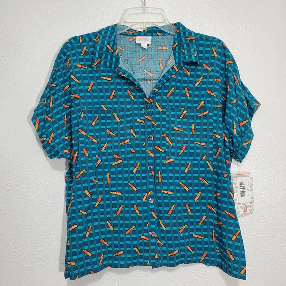 SALE 4/$30 LuLaRoe Amy Checkered Lipstick Top - Picture 1 of 7